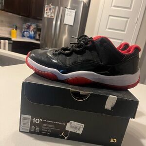 Jordan Bread 11 Low Size 10.5